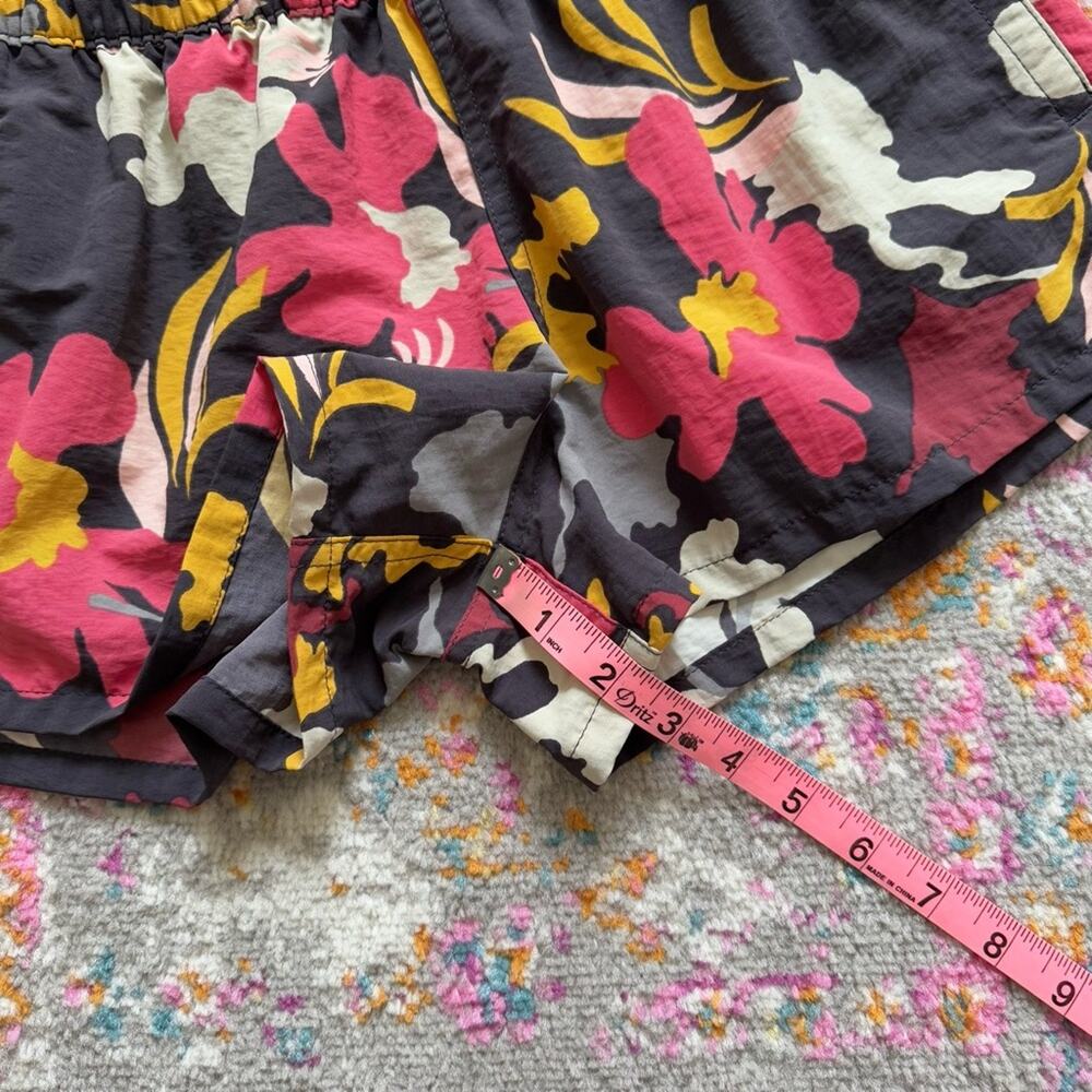 Patagonia Barely Cloudbreak Ink Black Tropical Floral 2.5 Shorts Women’s Size XS - Picture 4 of 9